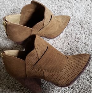 VINCE CAMUTO